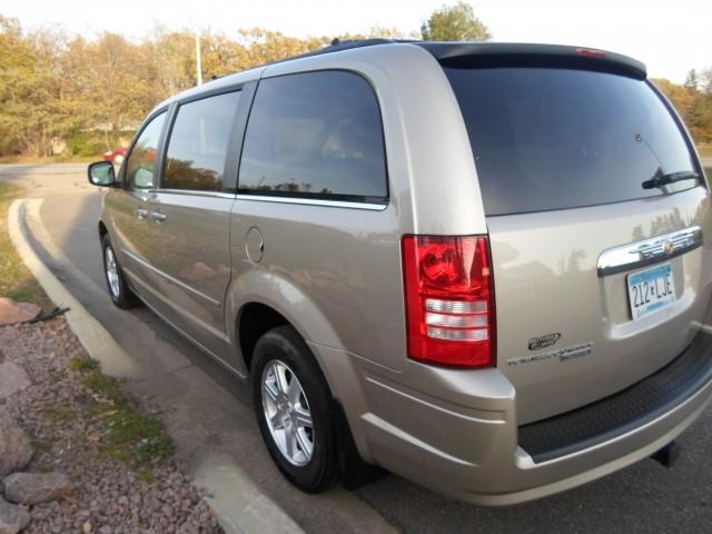 2008 Chrysler Town and Country Unknown