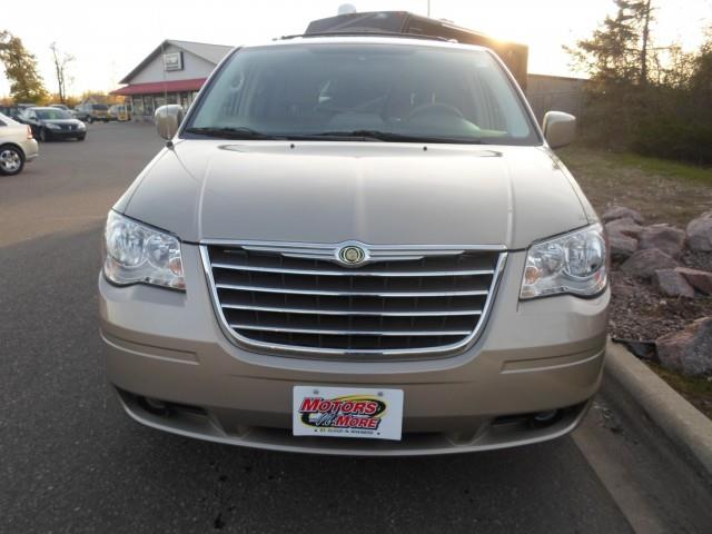 2008 Chrysler Town and Country Unknown