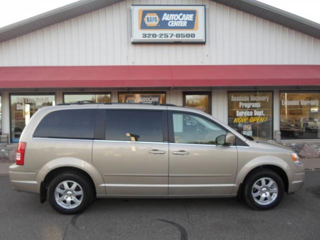 2008 Chrysler Town and Country Unknown