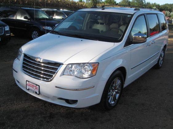 2008 Chrysler Town and Country SLT 25