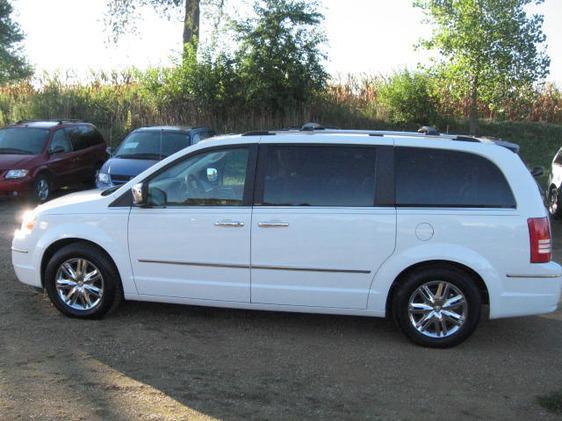 2008 Chrysler Town and Country SLT 25