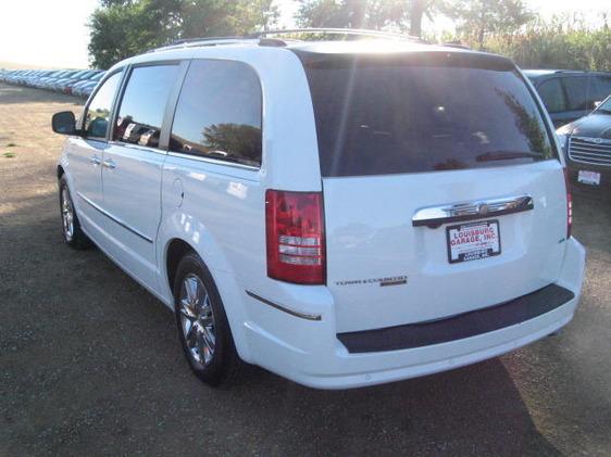 2008 Chrysler Town and Country SLT 25