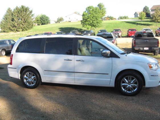 2008 Chrysler Town and Country SLT 25