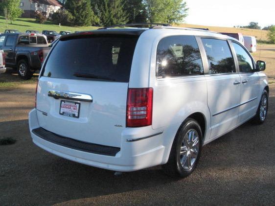 2008 Chrysler Town and Country SLT 25