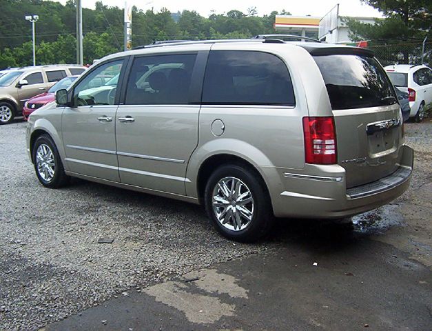 2008 Chrysler Town and Country SLT 25