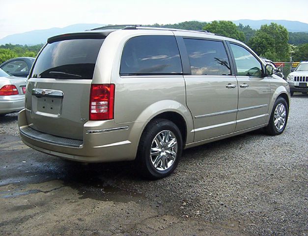 2008 Chrysler Town and Country SLT 25