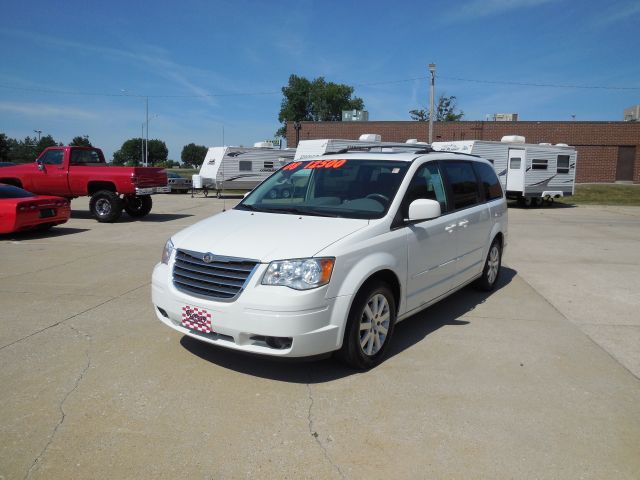 2008 Chrysler Town and Country Unknown