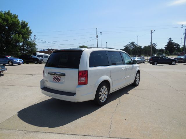 2008 Chrysler Town and Country Unknown