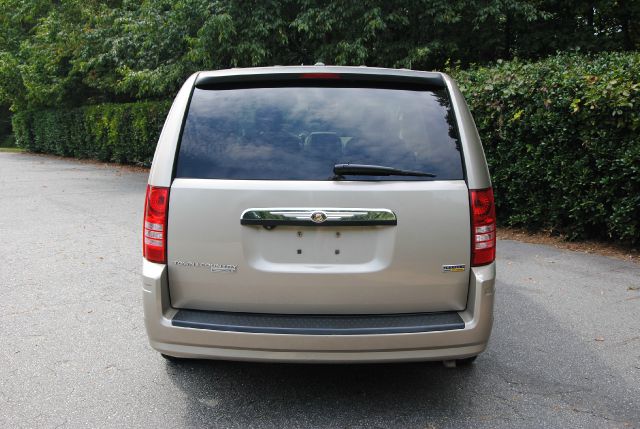 2008 Chrysler Town and Country I3