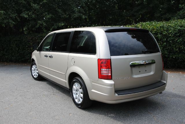 2008 Chrysler Town and Country I3