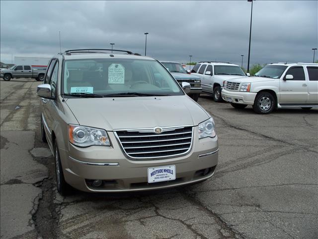 2008 Chrysler Town and Country SLT 25