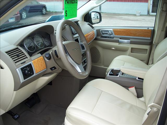 2008 Chrysler Town and Country SLT 25