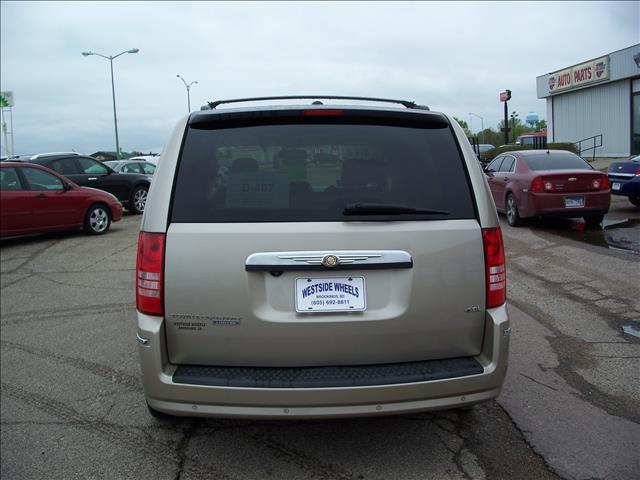 2008 Chrysler Town and Country SLT 25