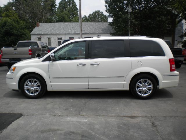 2008 Chrysler Town and Country SLT 25