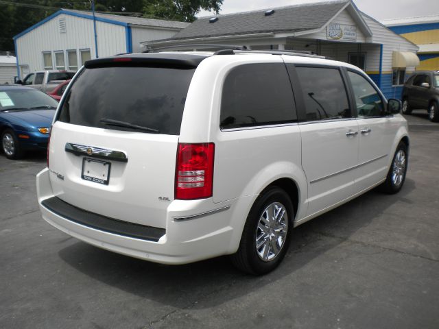 2008 Chrysler Town and Country SLT 25