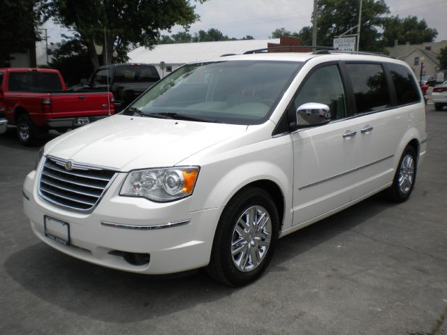 2008 Chrysler Town and Country SLT 25