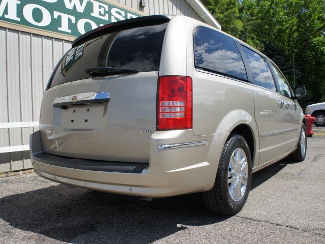 2008 Chrysler Town and Country SLT 25