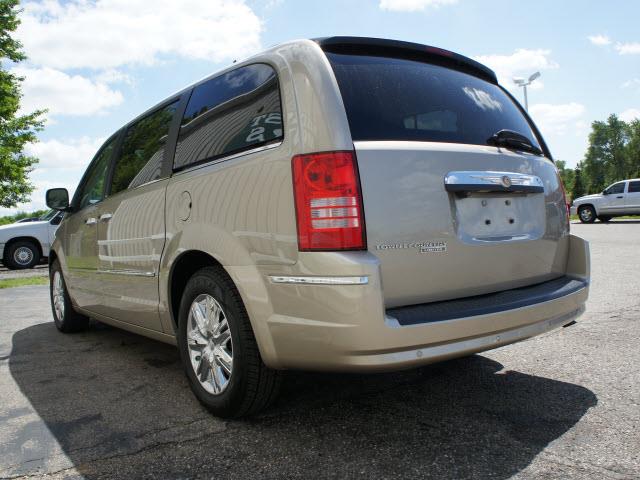 2008 Chrysler Town and Country SLT 25