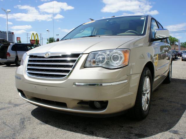 2008 Chrysler Town and Country SLT 25