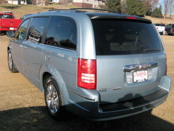 2008 Chrysler Town and Country SLT 25