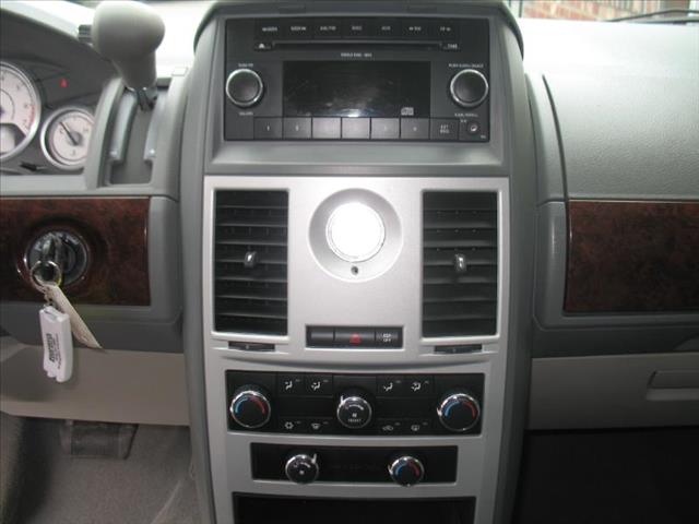 2009 Chrysler Town and Country G35xs