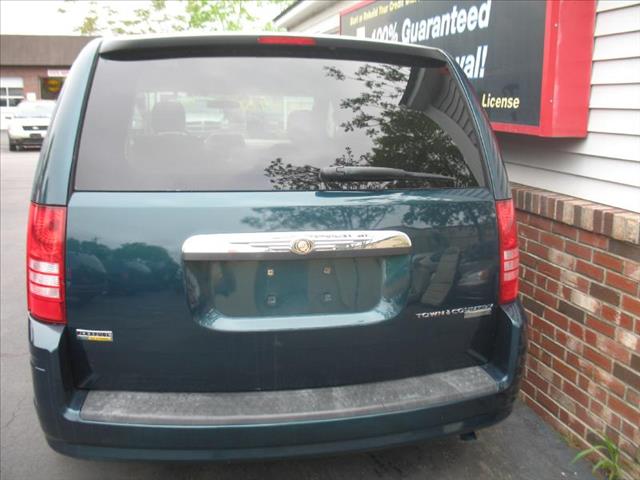 2009 Chrysler Town and Country G35xs