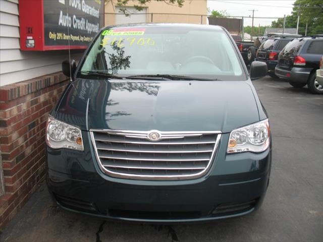 2009 Chrysler Town and Country G35xs