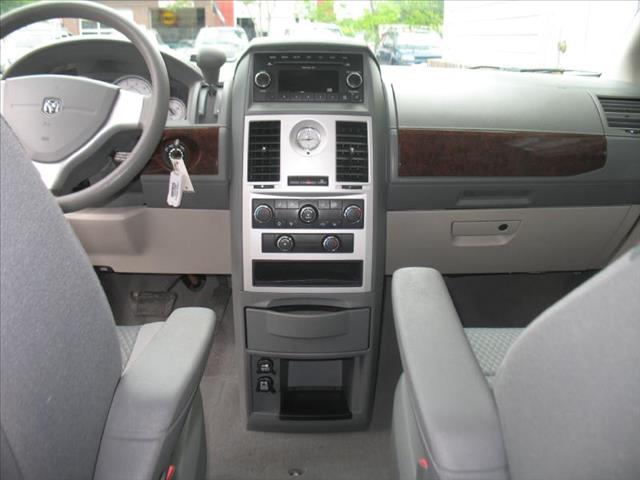 2009 Chrysler Town and Country G35xs