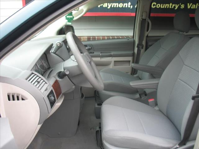 2009 Chrysler Town and Country G35xs