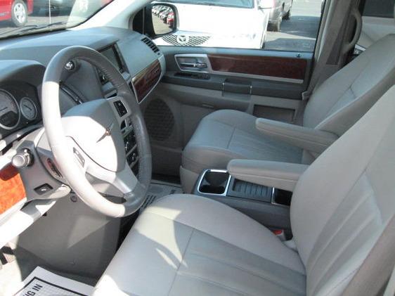 2009 Chrysler Town and Country 3.5