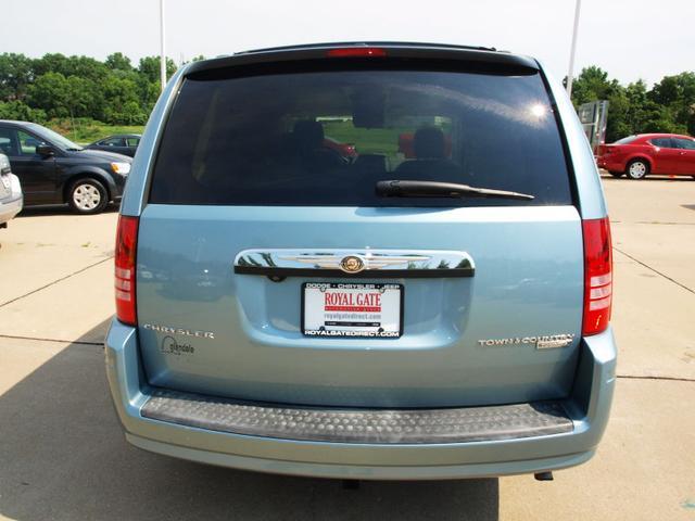 2009 Chrysler Town and Country 3.5