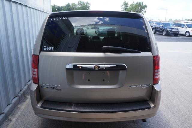 2009 Chrysler Town and Country Elk Conversion Van