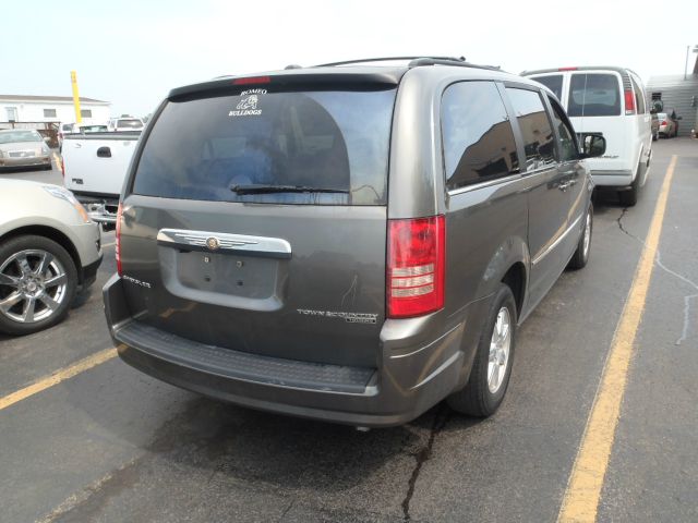 2010 Chrysler Town and Country EX GAS Saverlooks Greathybrid Hatchback