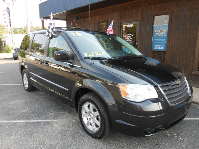 2010 Chrysler Town and Country EX GAS Saverlooks Greathybrid Hatchback