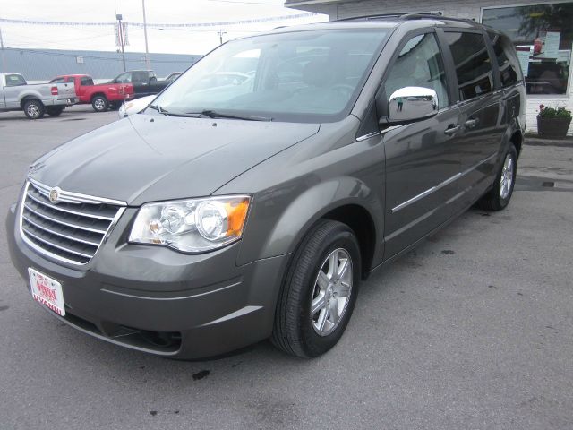 2010 Chrysler Town and Country EX GAS Saverlooks Greathybrid Hatchback