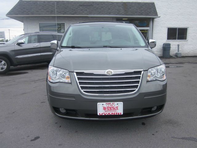 2010 Chrysler Town and Country EX GAS Saverlooks Greathybrid Hatchback