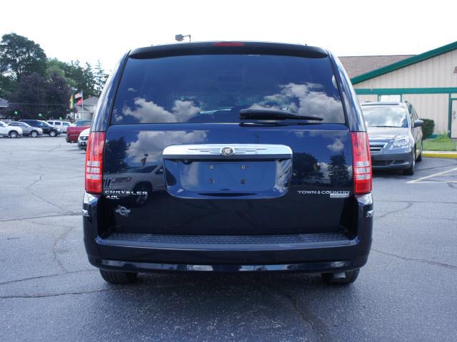 2010 Chrysler Town and Country SLT 25