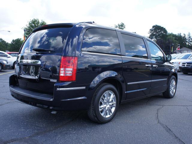 2010 Chrysler Town and Country SLT 25