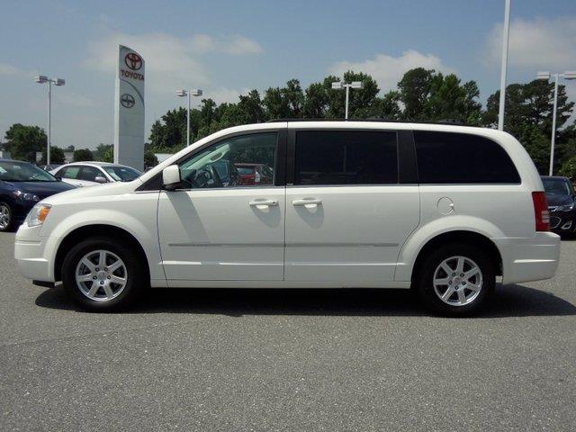 2010 Chrysler Town and Country AUTO LX