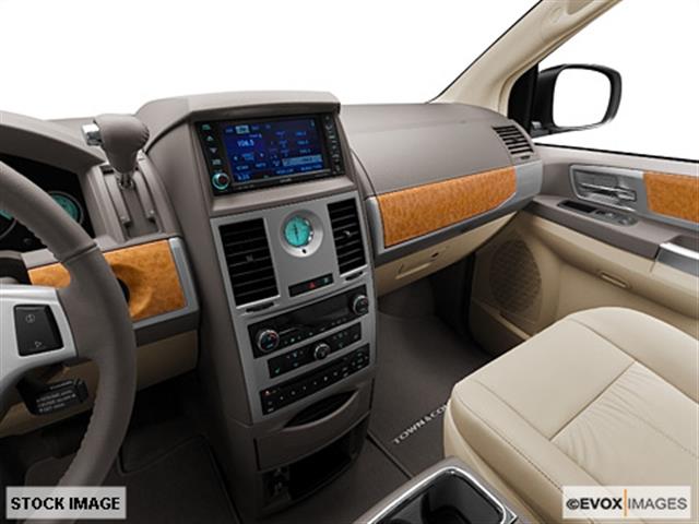 2010 Chrysler Town and Country SLT 25