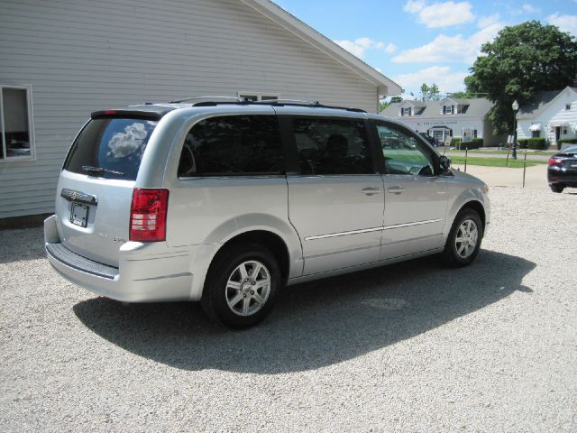 2010 Chrysler Town and Country EX GAS Saverlooks Greathybrid Hatchback