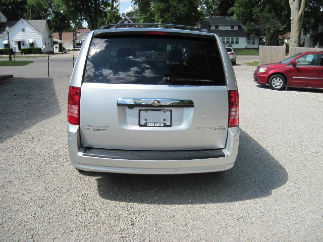 2010 Chrysler Town and Country EX GAS Saverlooks Greathybrid Hatchback