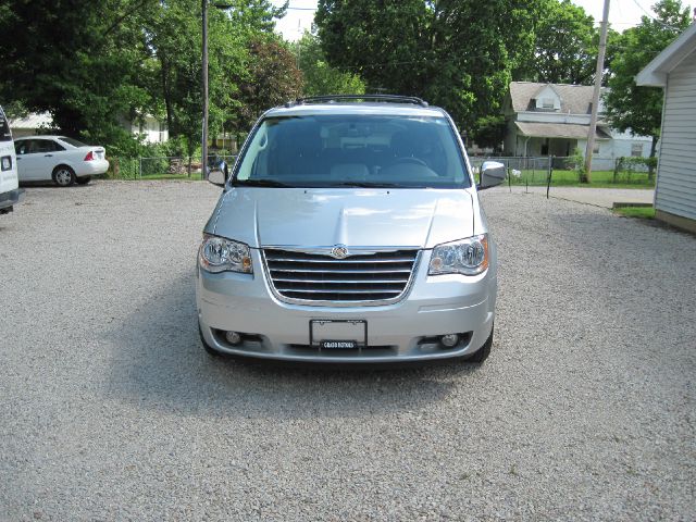 2010 Chrysler Town and Country EX GAS Saverlooks Greathybrid Hatchback