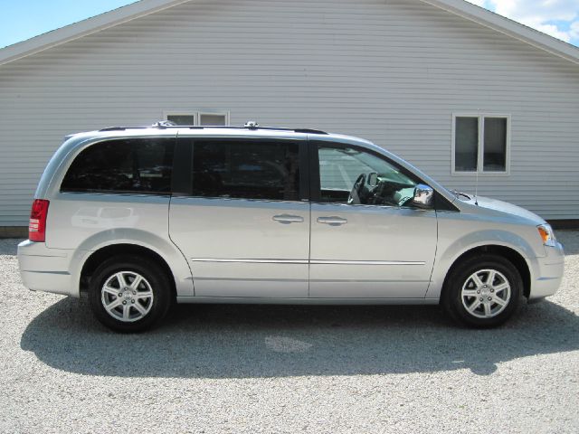 2010 Chrysler Town and Country EX GAS Saverlooks Greathybrid Hatchback