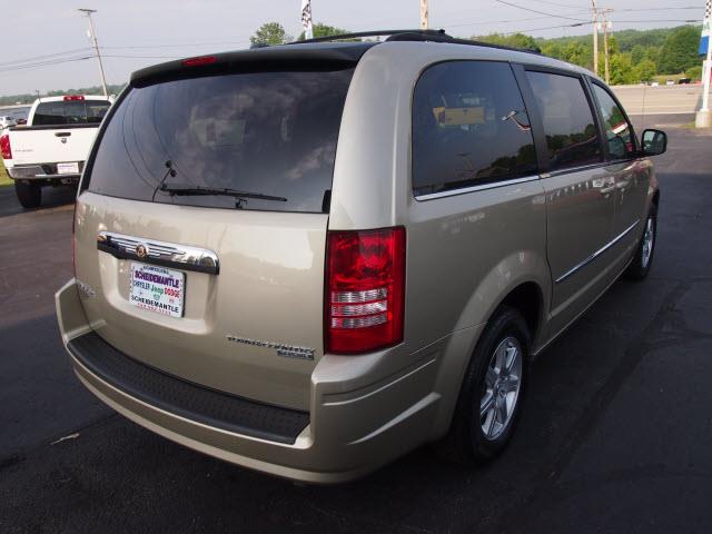 2010 Chrysler Town and Country Unknown