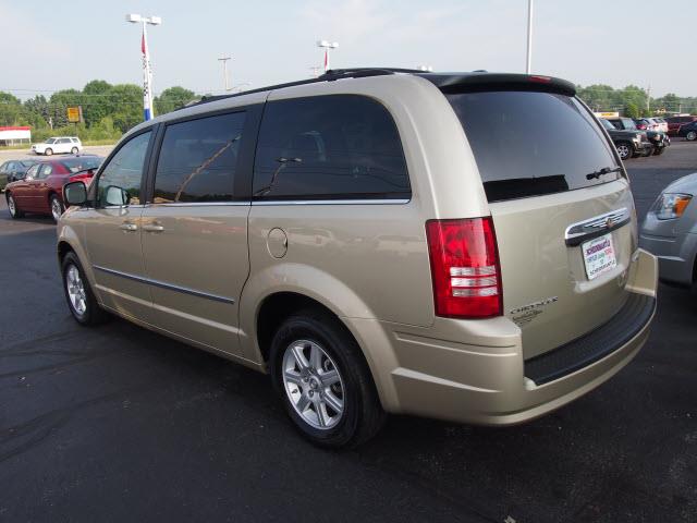 2010 Chrysler Town and Country Unknown