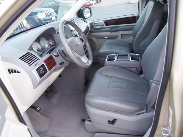 2010 Chrysler Town and Country Unknown