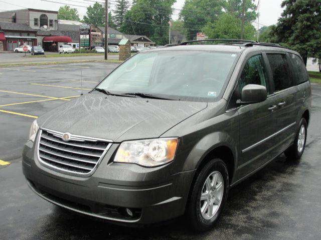 2010 Chrysler Town and Country EX GAS Saverlooks Greathybrid Hatchback