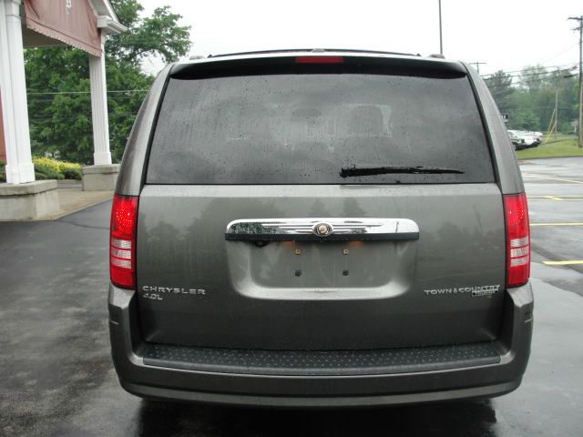 2010 Chrysler Town and Country EX GAS Saverlooks Greathybrid Hatchback