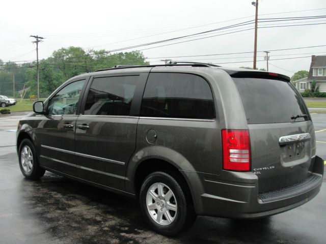 2010 Chrysler Town and Country EX GAS Saverlooks Greathybrid Hatchback